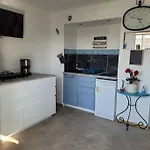 Riviera Avec Piscine Apartment